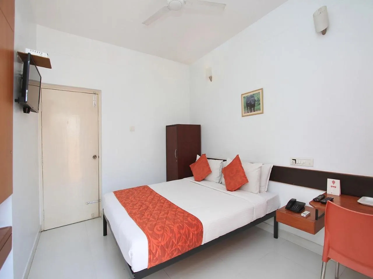 Oyo 1356 Hotel Gokulam Compact Mysore