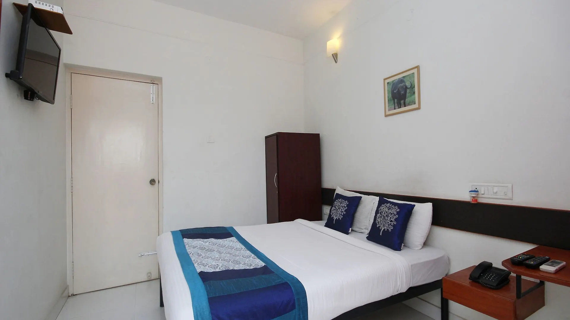 Oyo 1356 Hotel Gokulam Compact Mysore